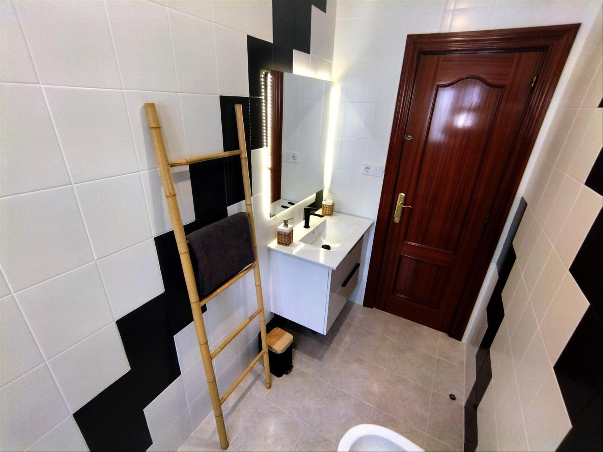 Habitaciones En Apartamento Compartido W Host Alicante Eksteriør bilde