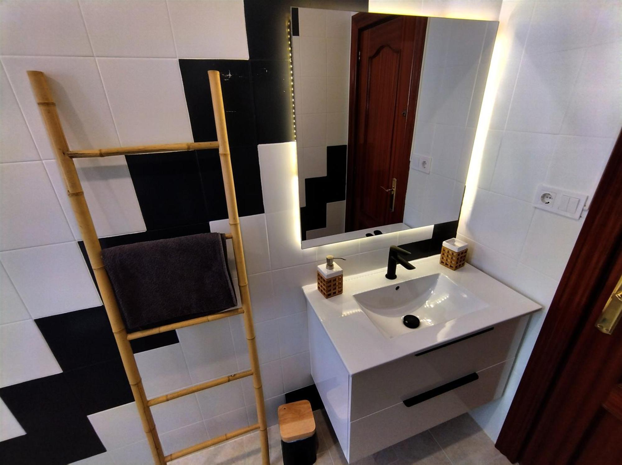 Habitaciones En Apartamento Compartido W Host Alicante Eksteriør bilde