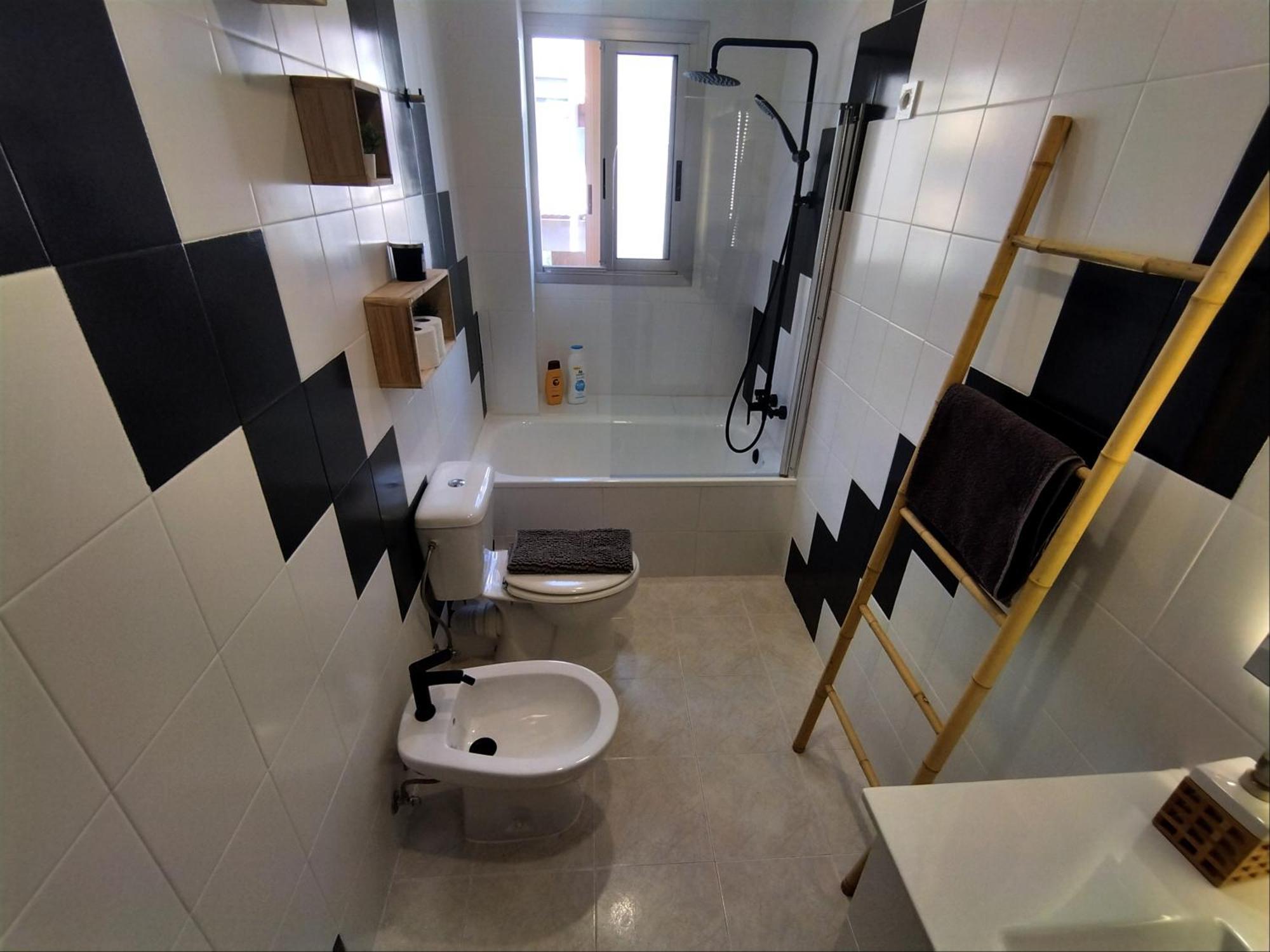 Habitaciones En Apartamento Compartido W Host Alicante Eksteriør bilde